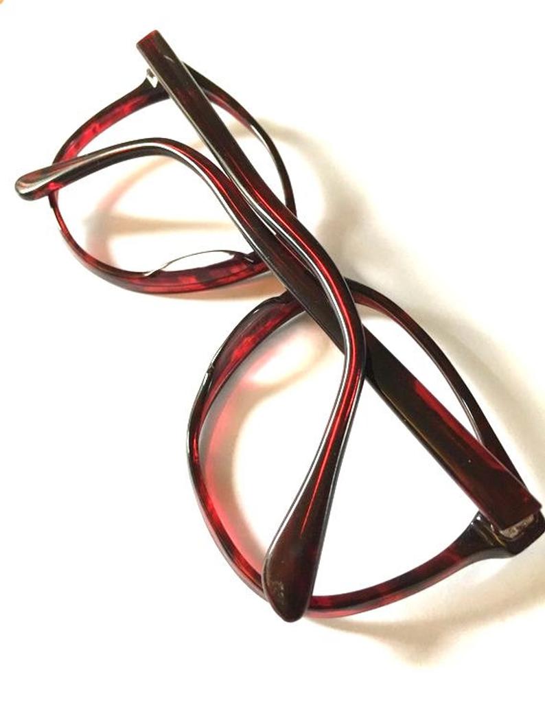 red eyeglasses