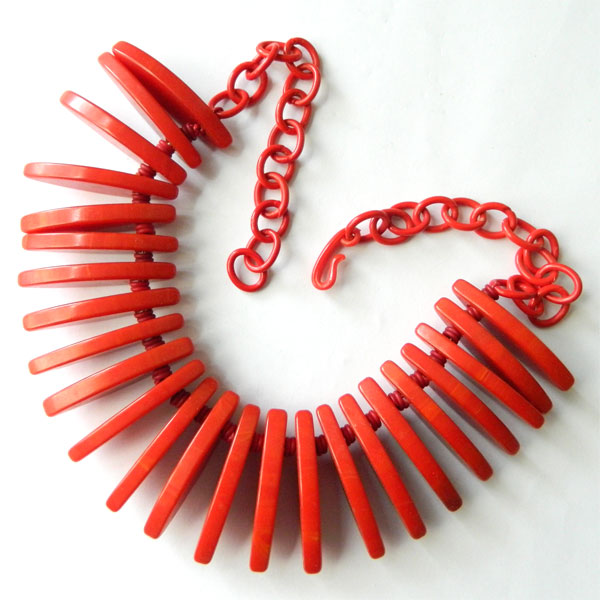 1930's red bakelite necklace