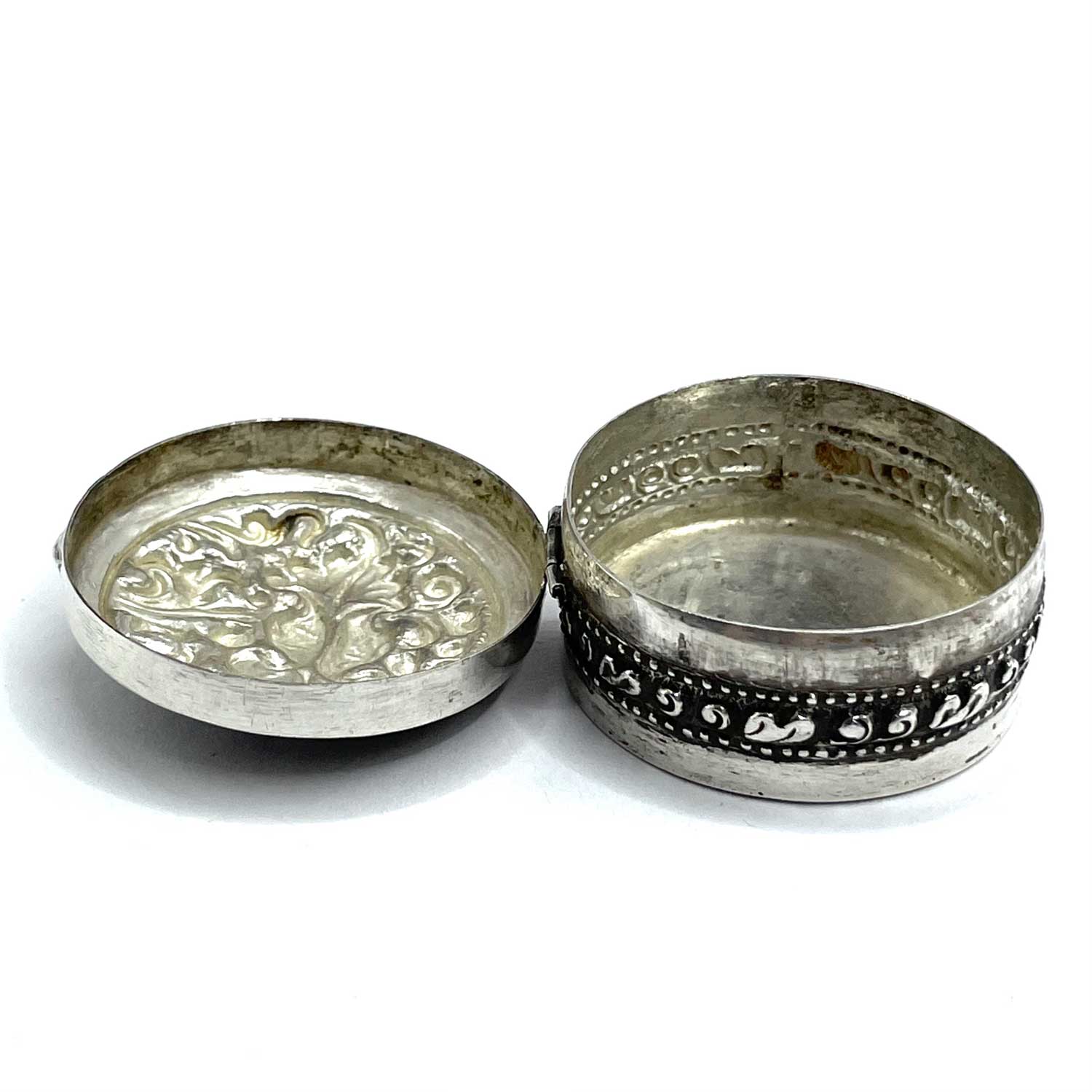 Yogya silver Art Nouveau pill box