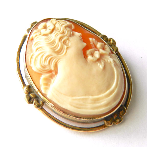 Cameo brooch pendant