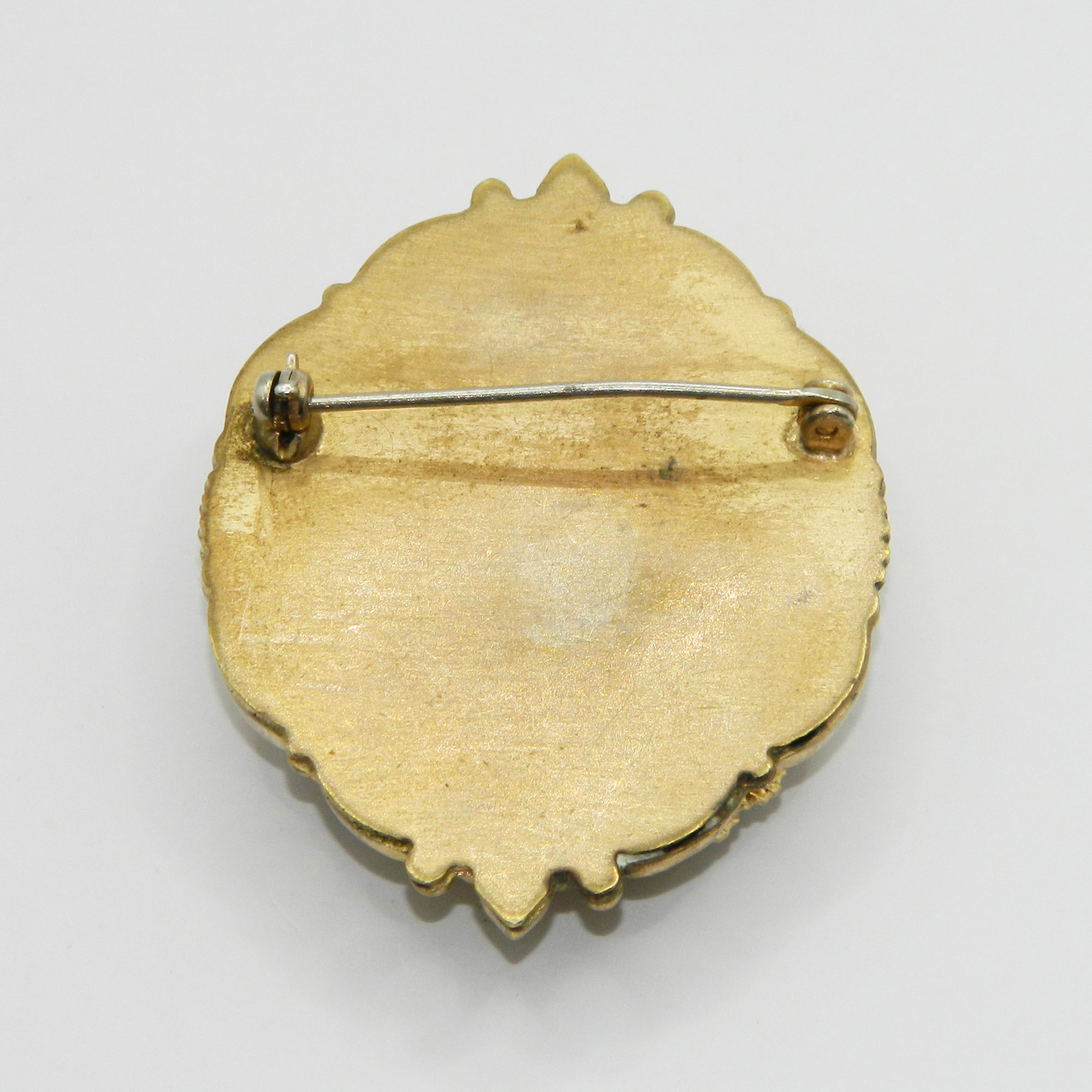 Shell cameo brooch