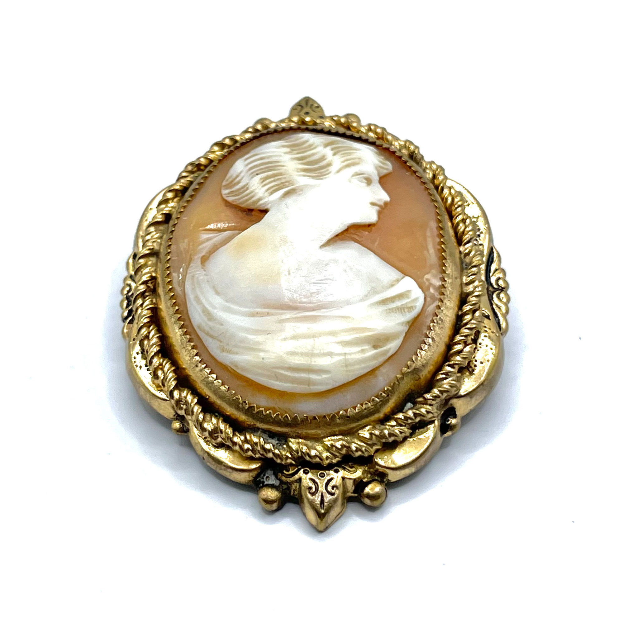 Shell cameo brooch