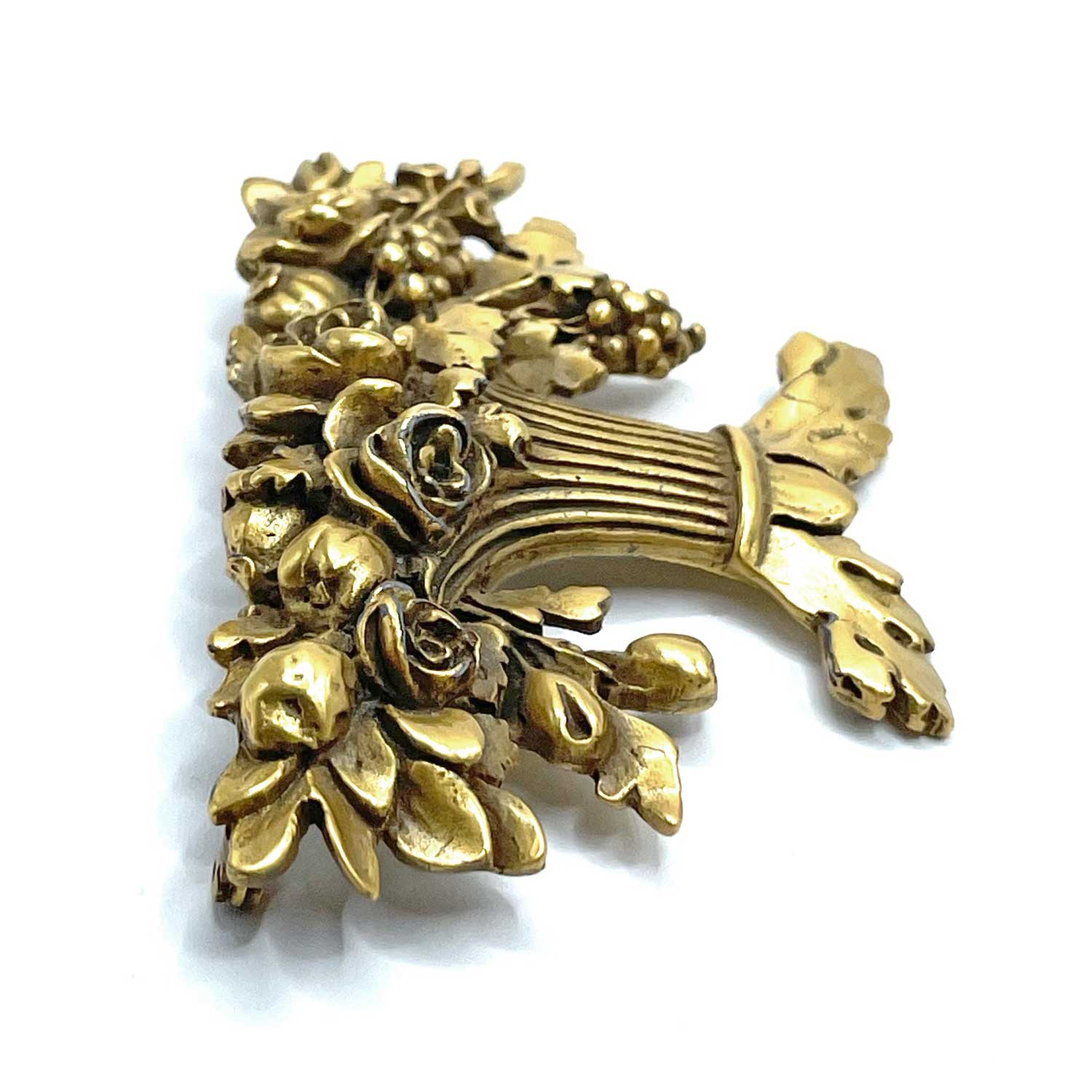 Flower bouquet brooch