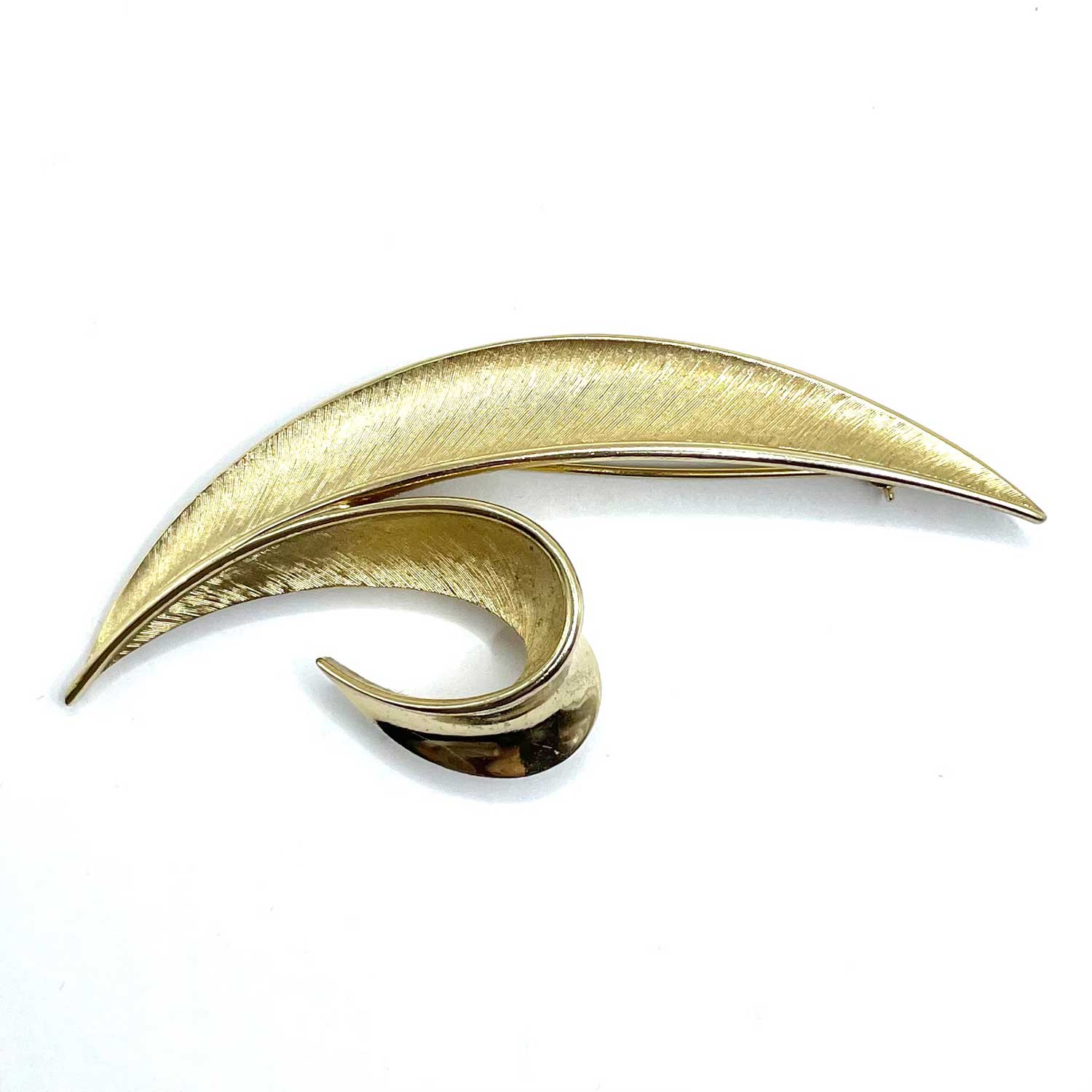 1950s gold tone Trifari leaf brooch
