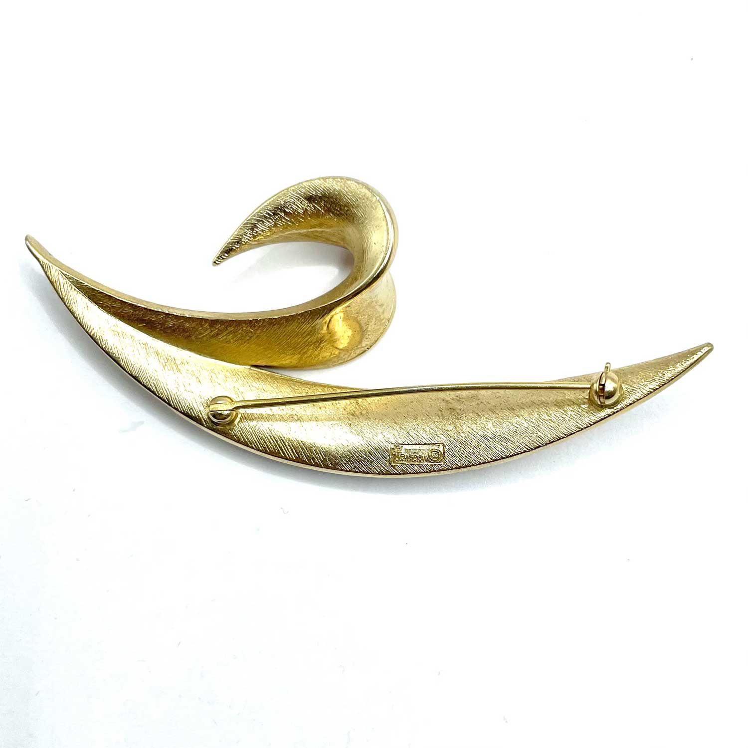 1950s gold tone Trifari leaf brooch