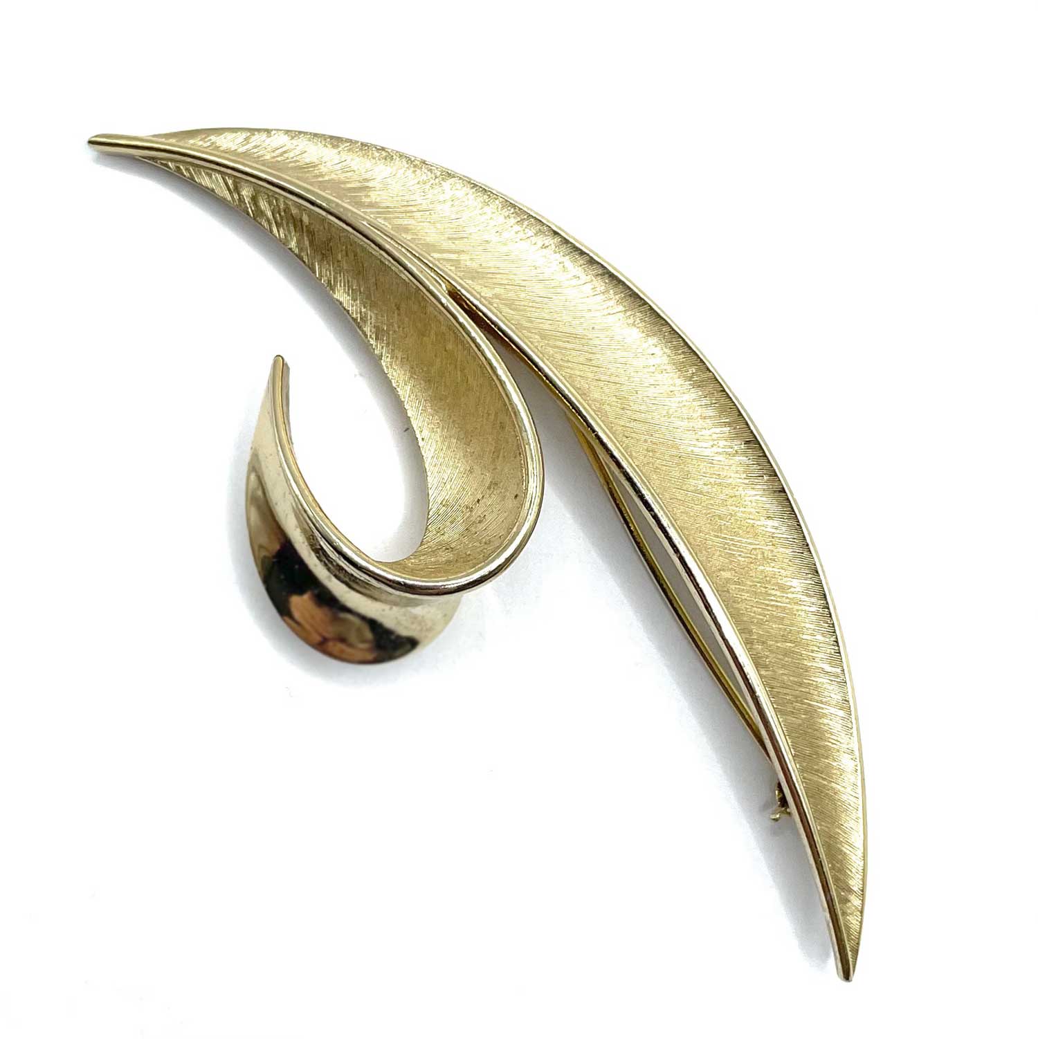 1950s gold tone Trifari leaf brooch