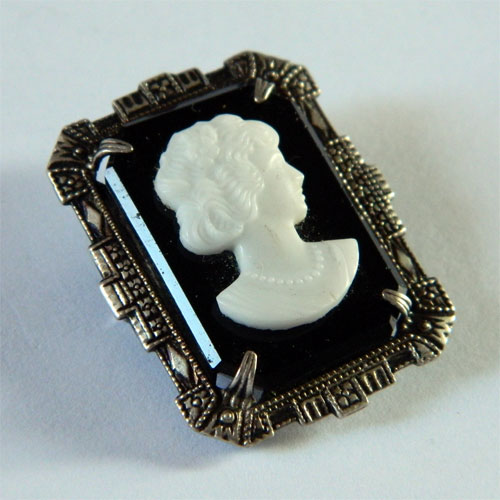 1940's art deco cameo brooch