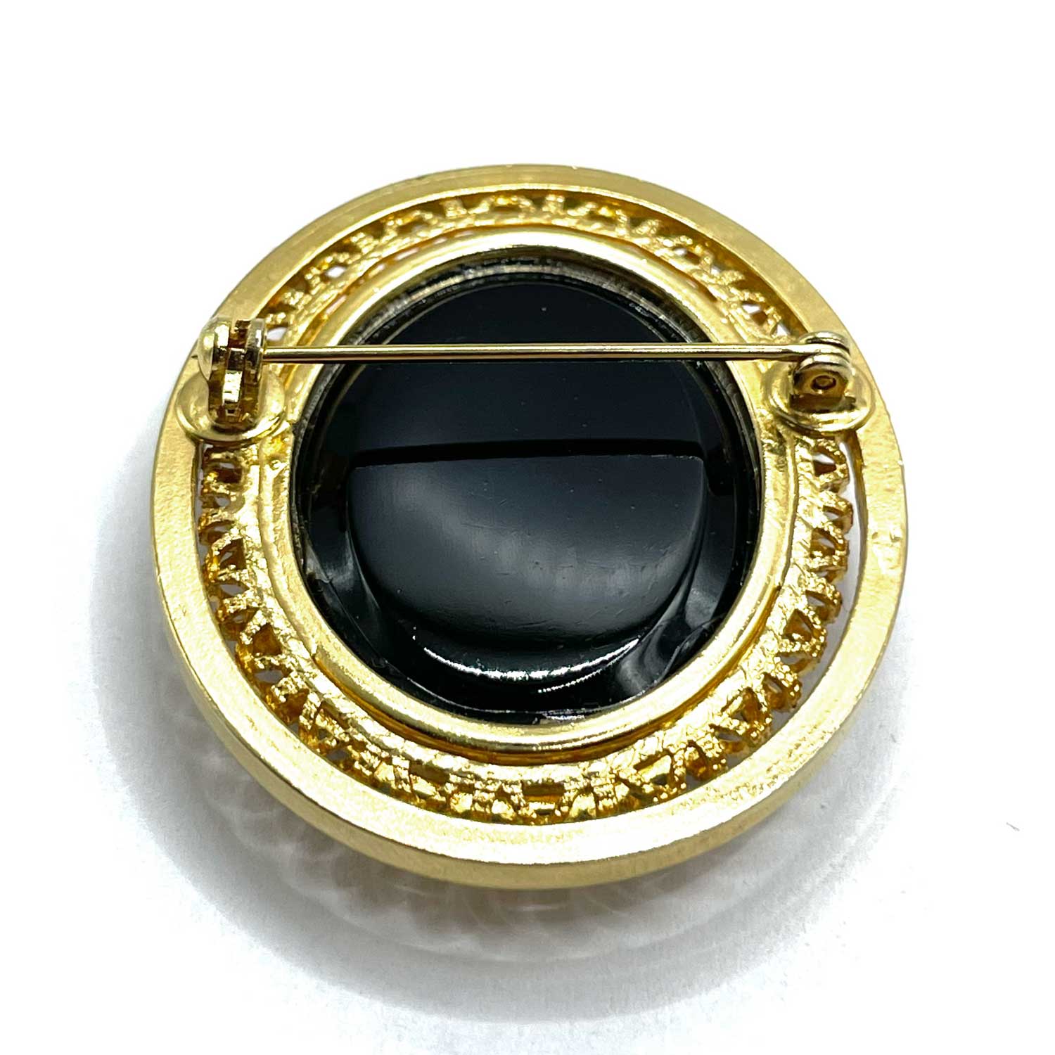 Vintage Cameo brooch and earring set