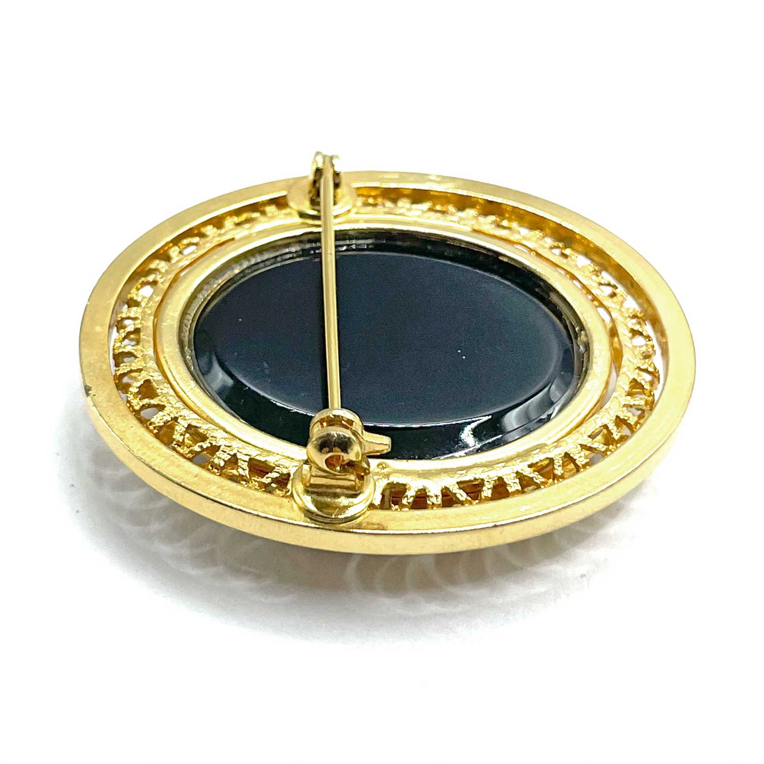 Vintage Cameo brooch and earring set