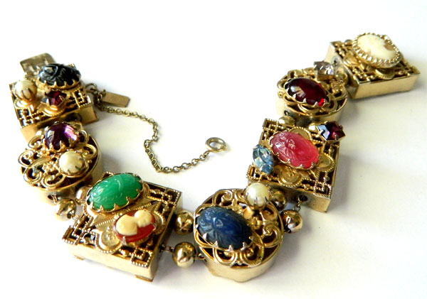 Reinad slide charm bracelet