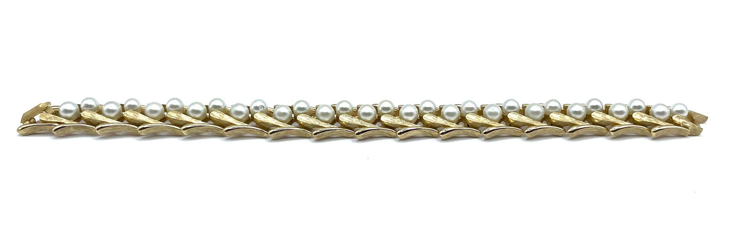 Trifari pearl bracelet