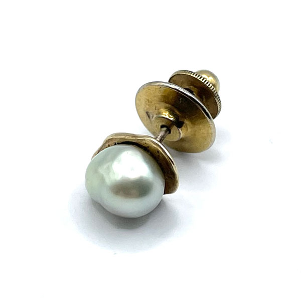 Pearl tie tack