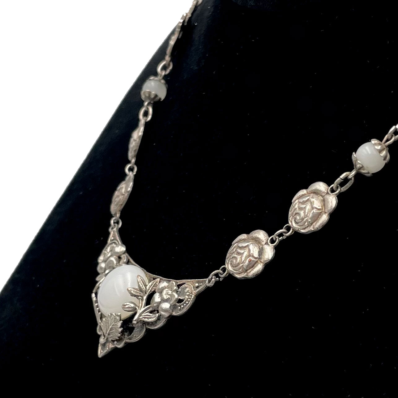 1920s cabochon pendant necklace