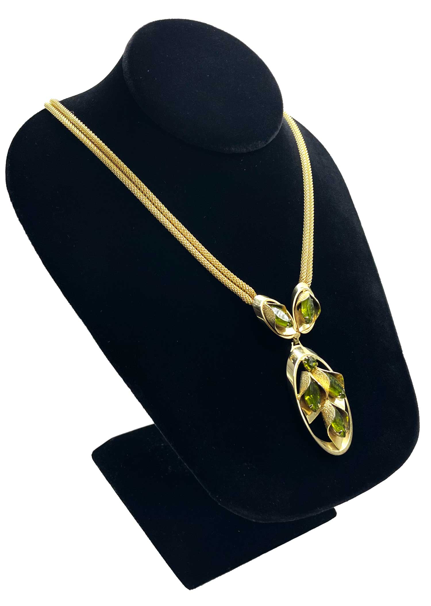 Rhinestone pendant necklace