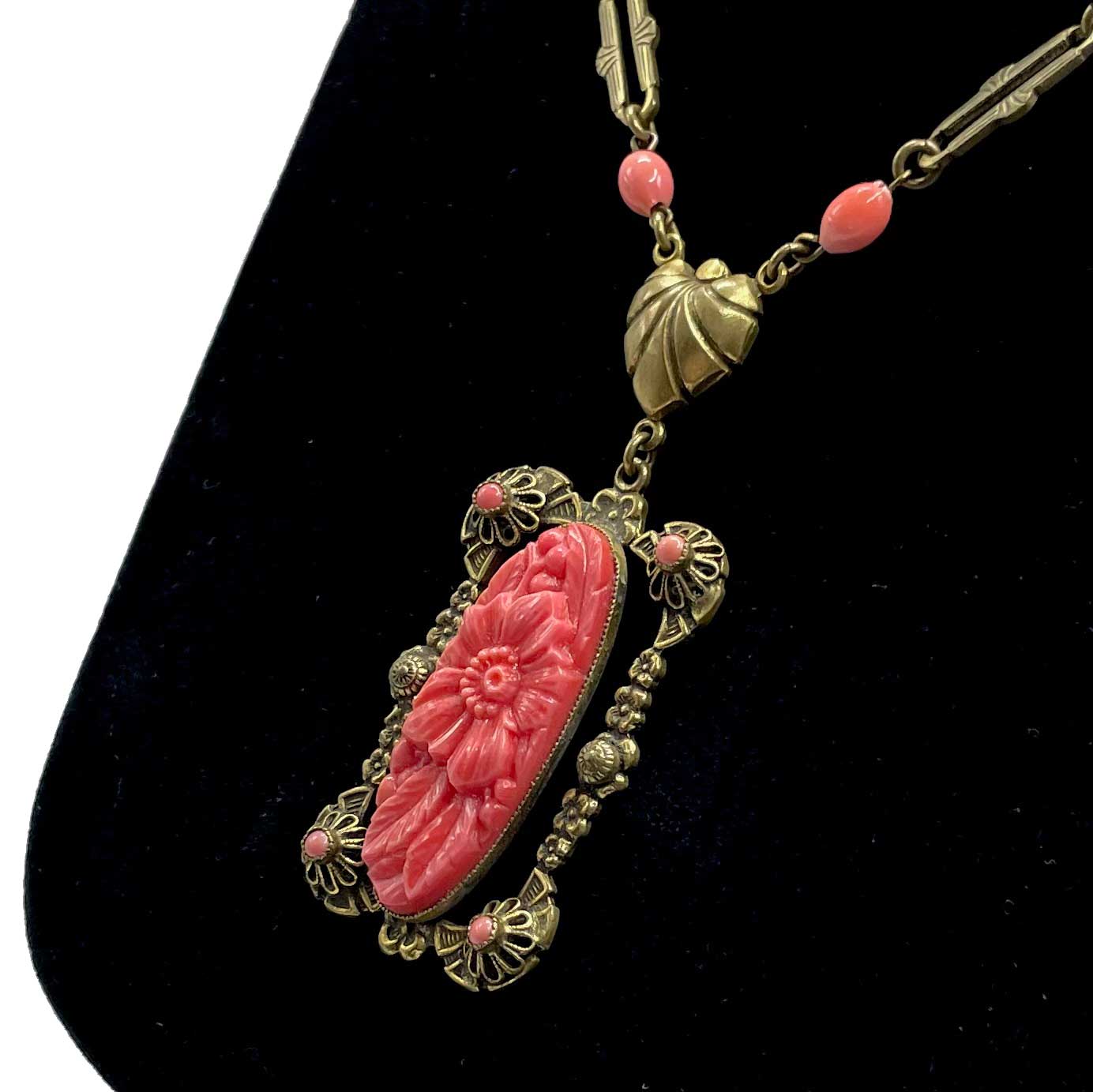 Vintage Art Deco Faux Coral Pendant Necklace