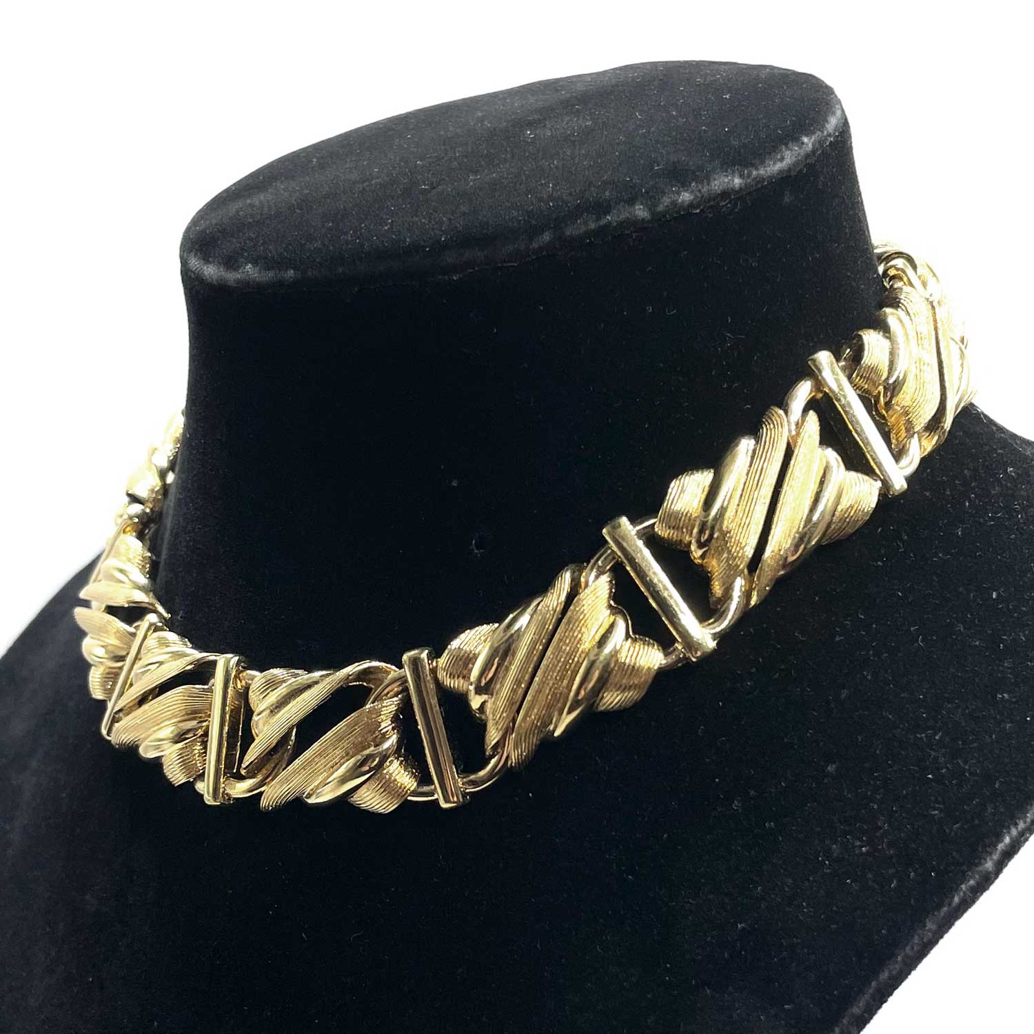 Monet choker necklace
