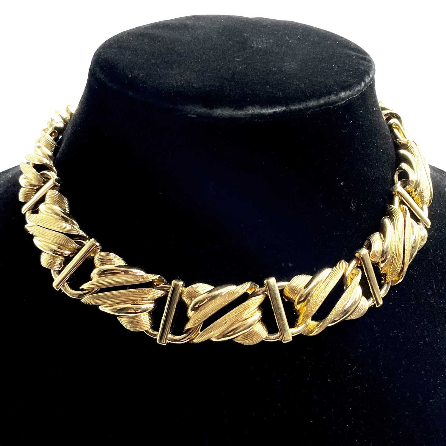 Monet choker necklace