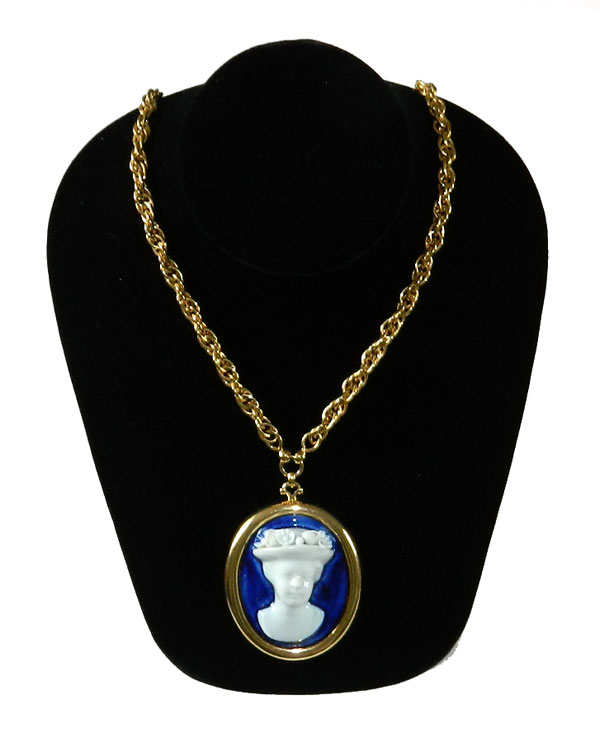 Nettie Rosenstein pendant necklace