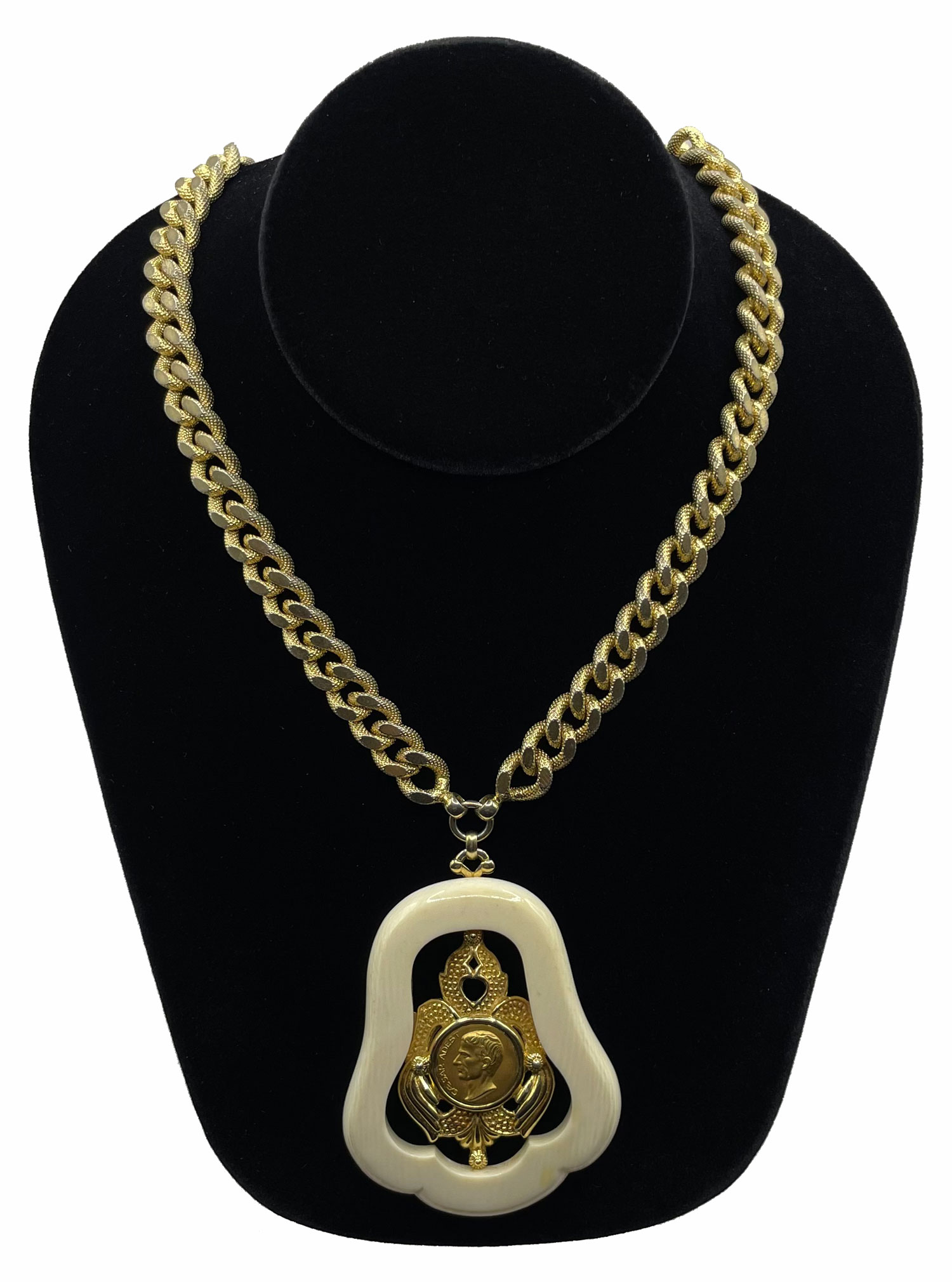 Nettie Rosenstein pendant necklace