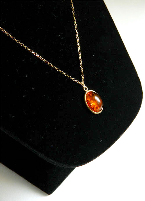 Amber pendant necklace