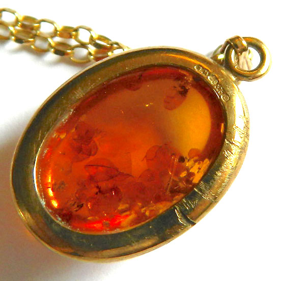 Amber pendant necklace