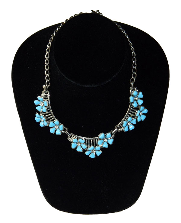 Rhinestone blue flower necklace