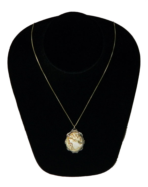 1920's cameo pendant necklace