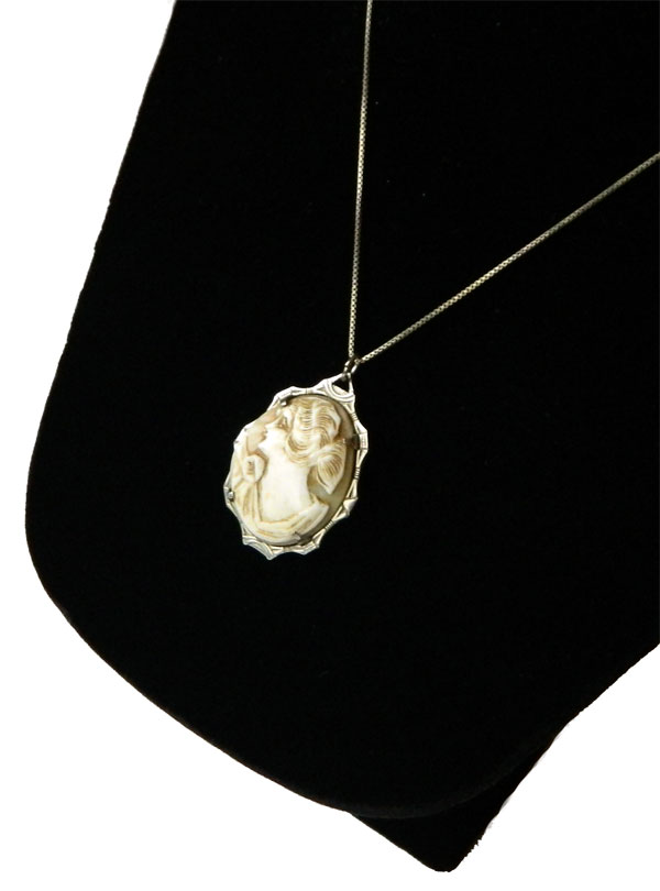 1920's cameo pendant necklace