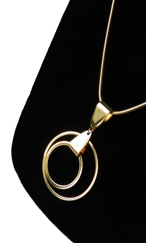 Circles pendant necklace