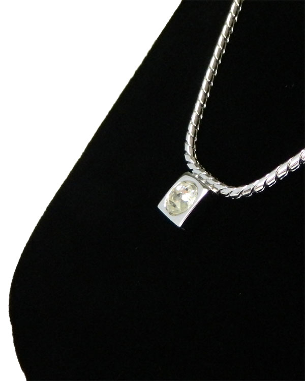 Rhinestone pendant necklace