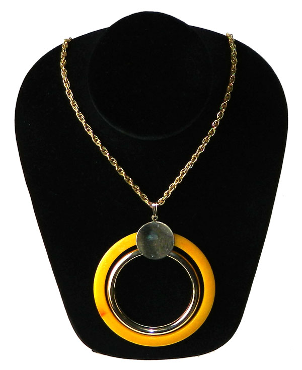 Sarah Coventry pendant necklace