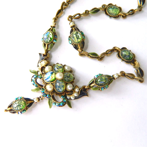 1950's green cabochon necklace