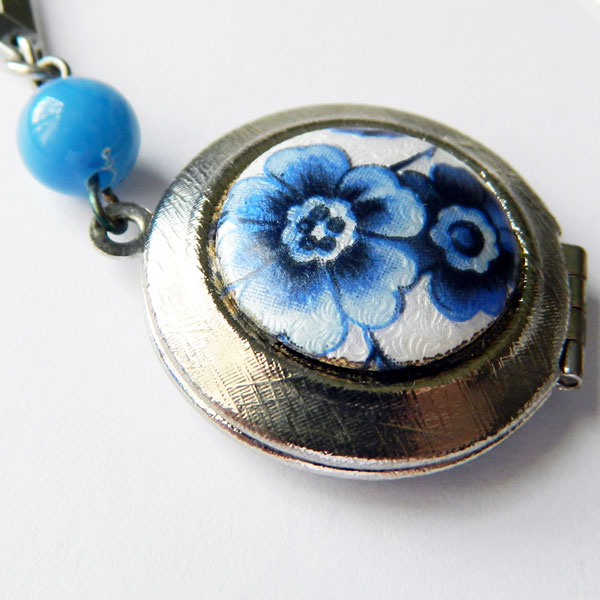 Vintage locket necklace