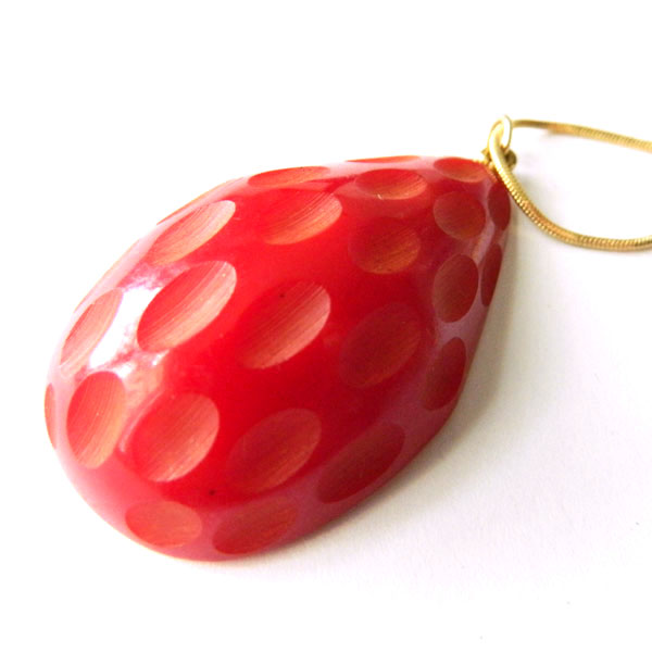 Bakelite pendant necklace