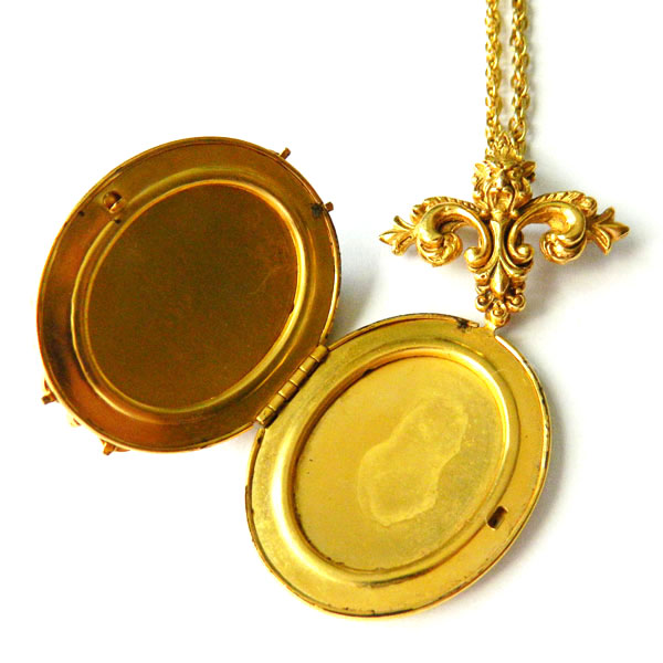 Art Nouveau locket necklace