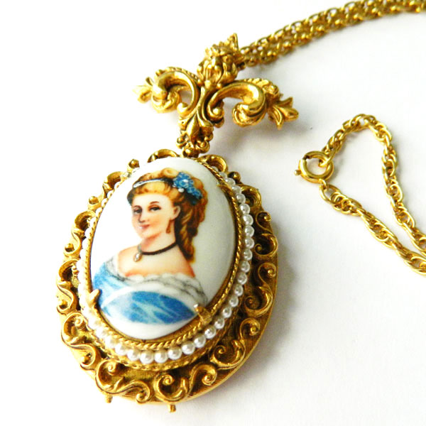 Cameo locket