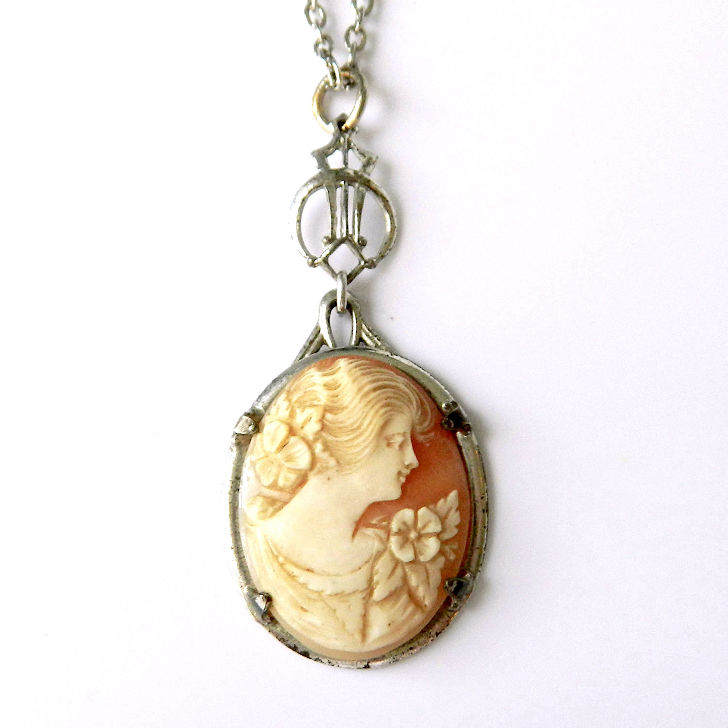 1920's cameo pendant necklace