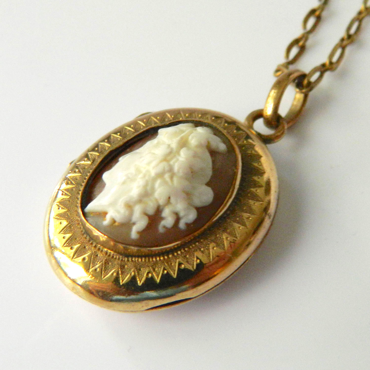 cameo locket