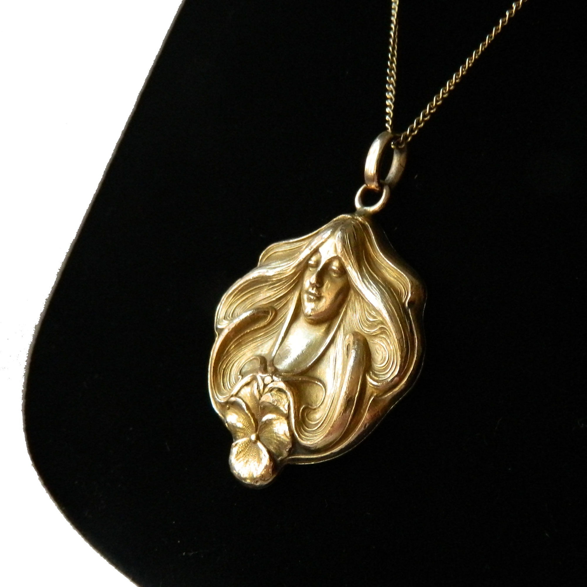 Art Nouveau antique locket