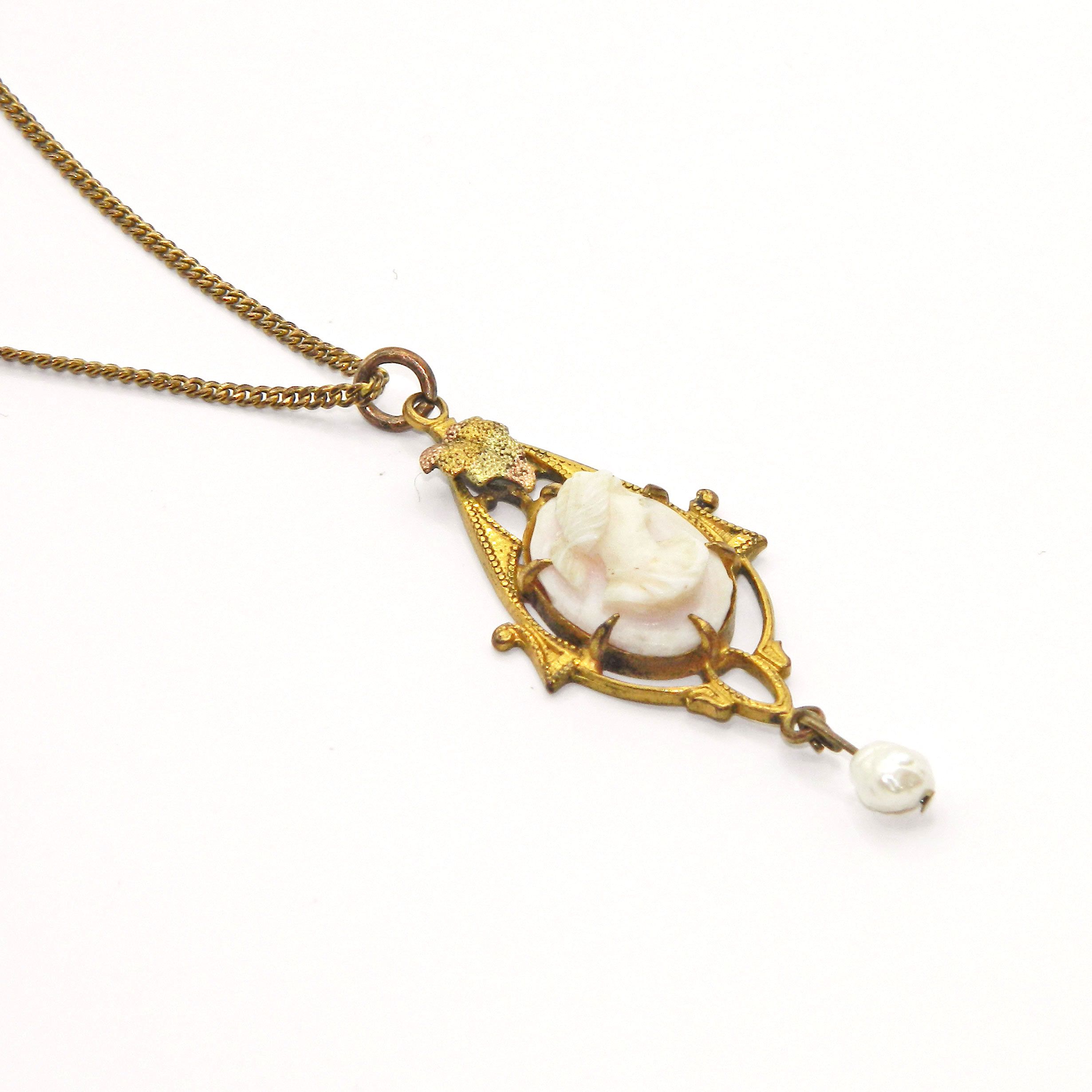 Antique lavalier cameo pendant necklace