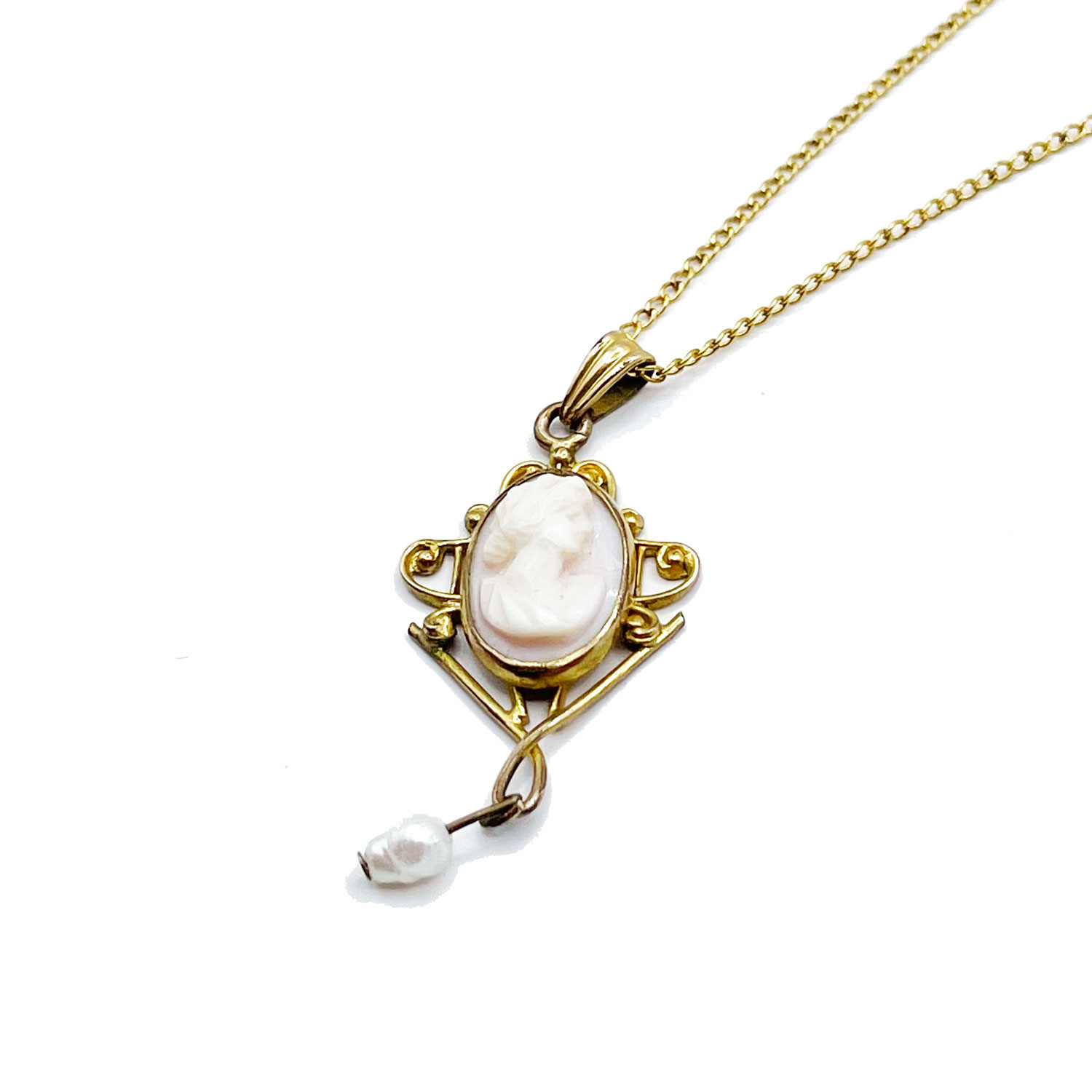 Antique lavalier cameo pendant necklace