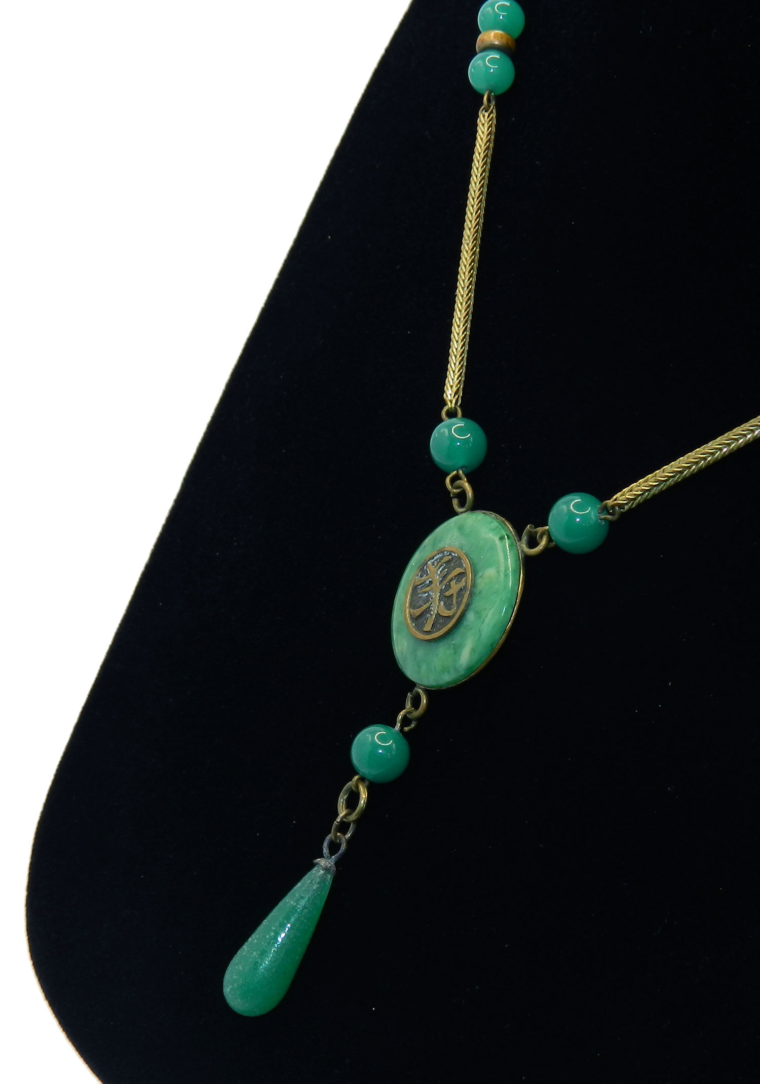 Art Deco beaded pendant necklace