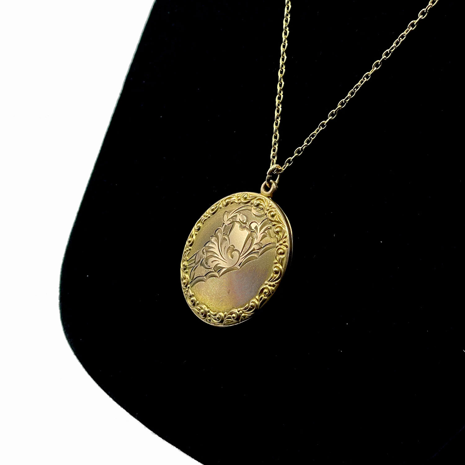 Antique locket pendant necklace