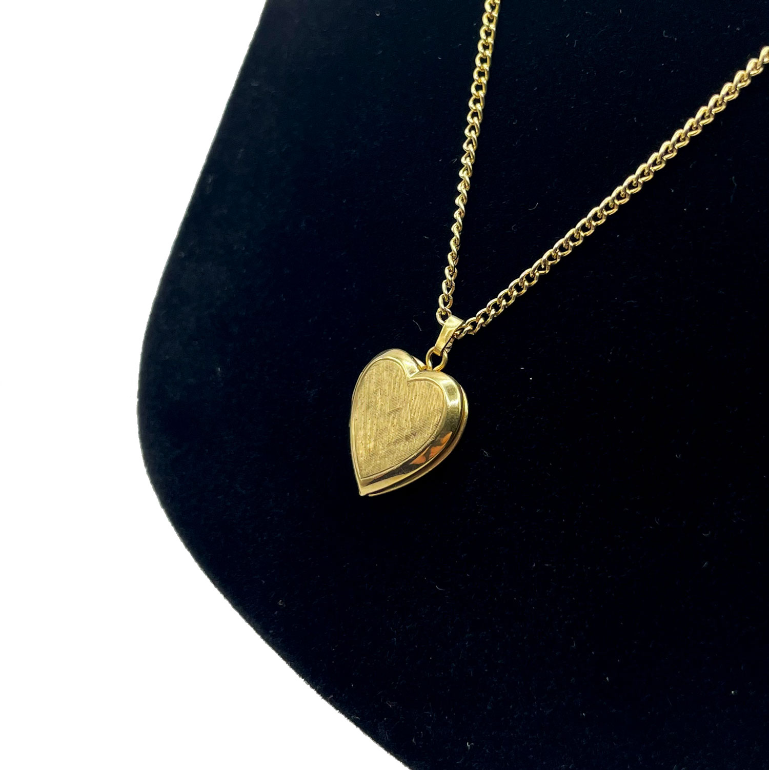 Vintage locket pendant necklace