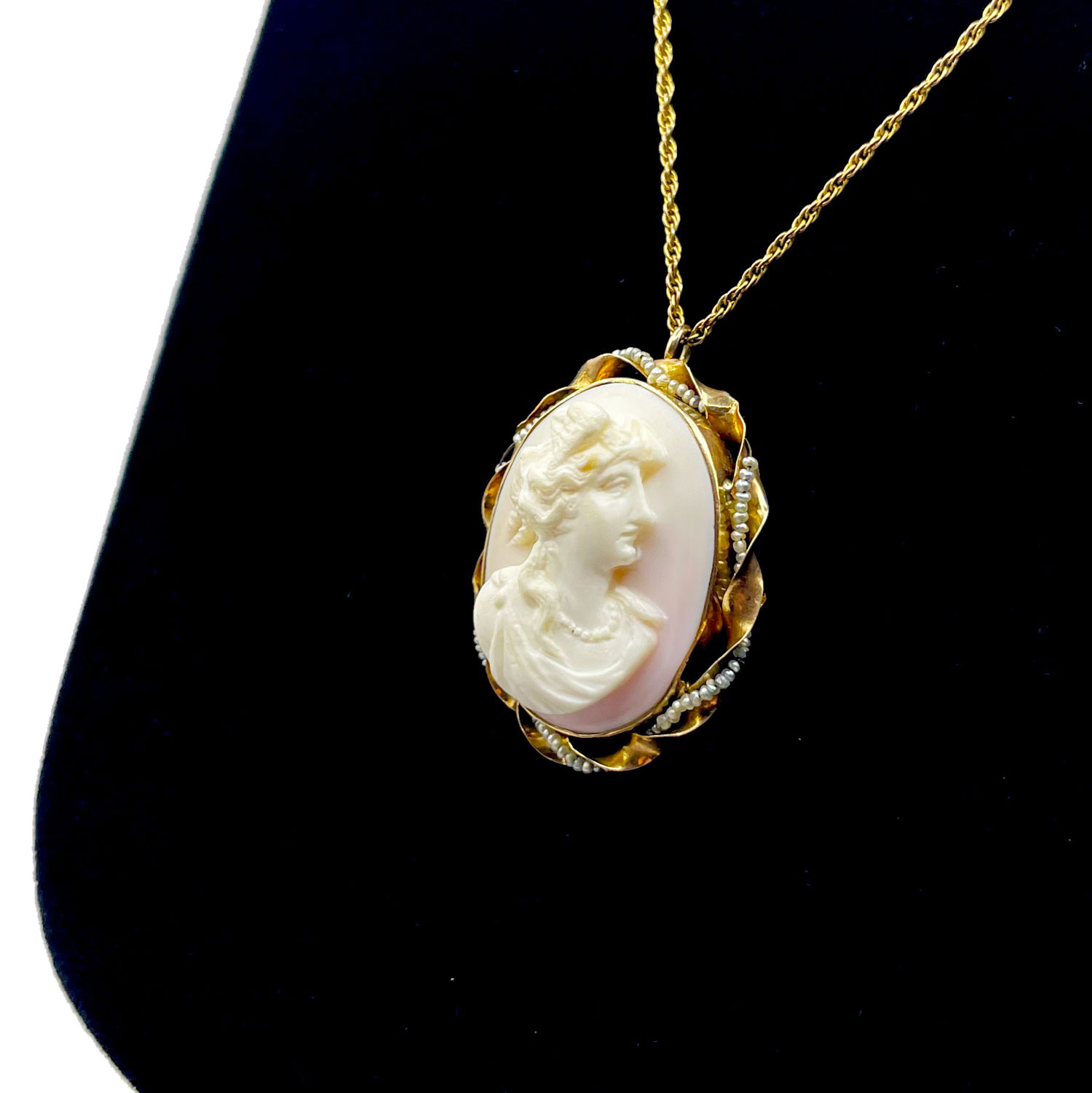 Vintage cameo brooch pendant necklace