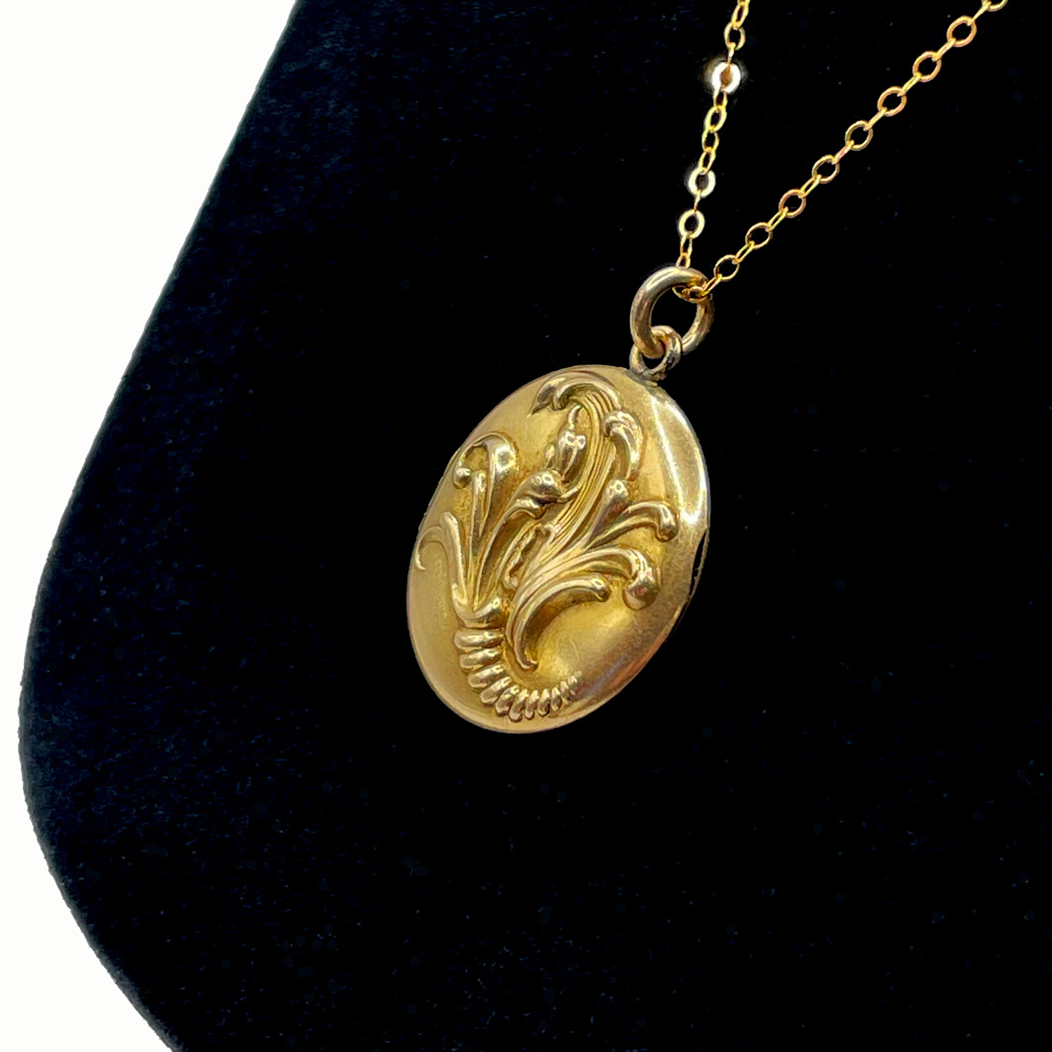 Antique locket pendant necklace