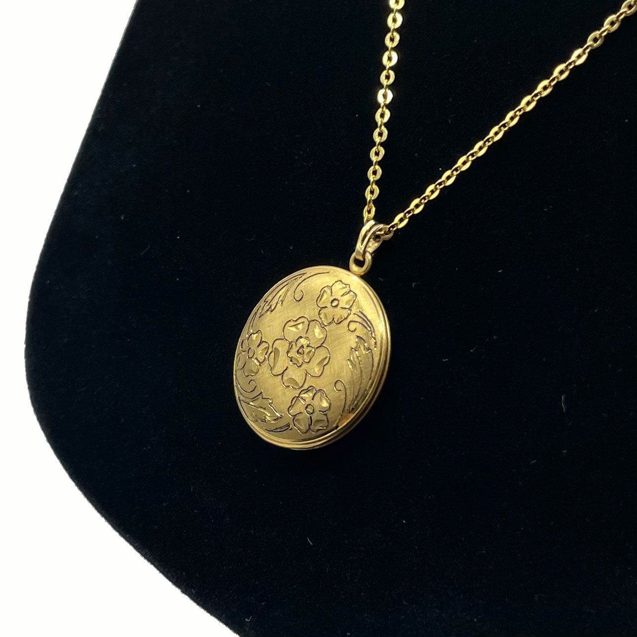 Floral etched locket pendant necklace