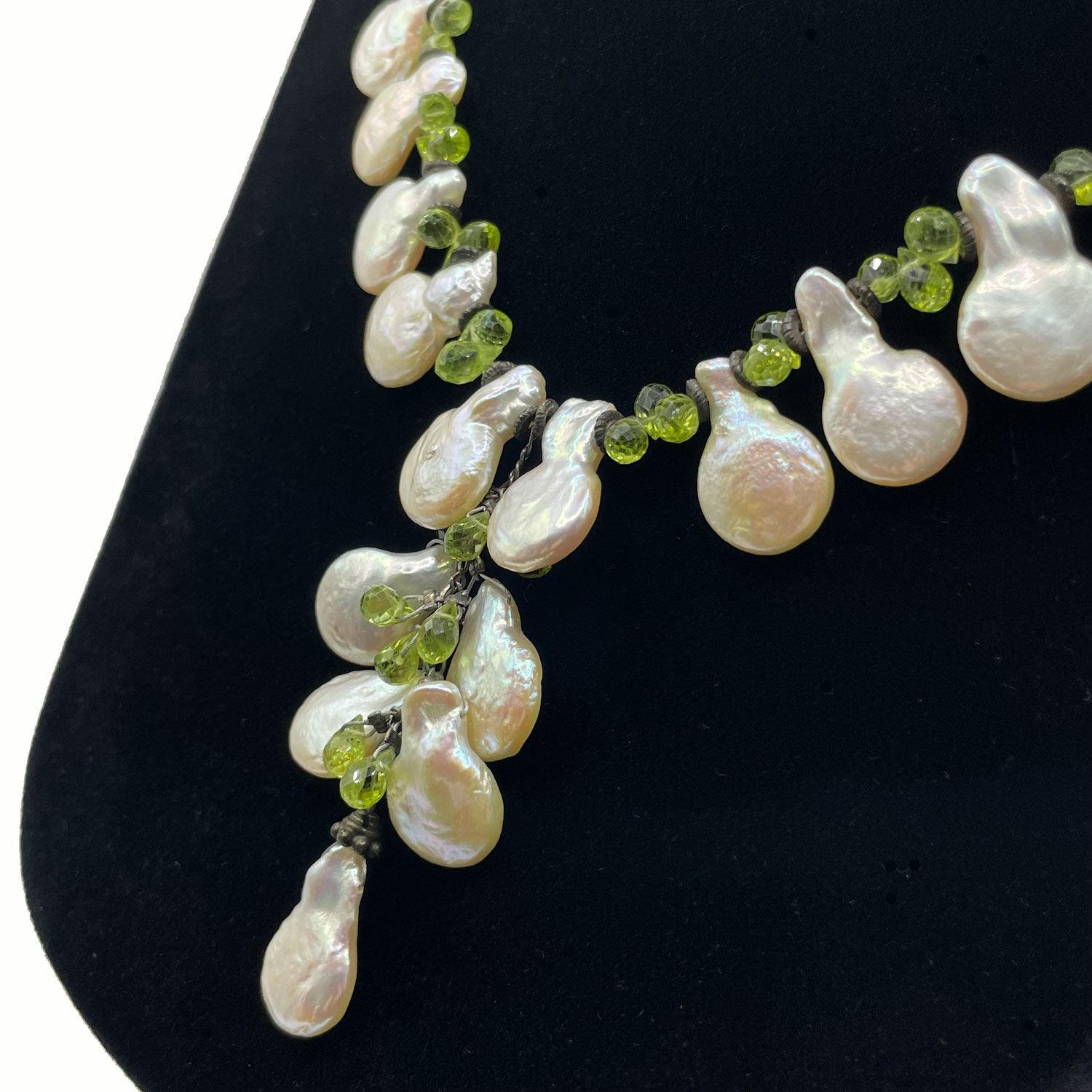 Coin pearl and peridot necklace