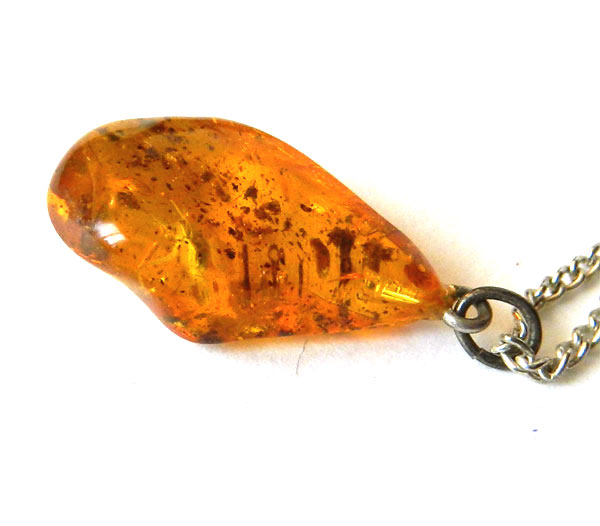 Amber pendant necklace