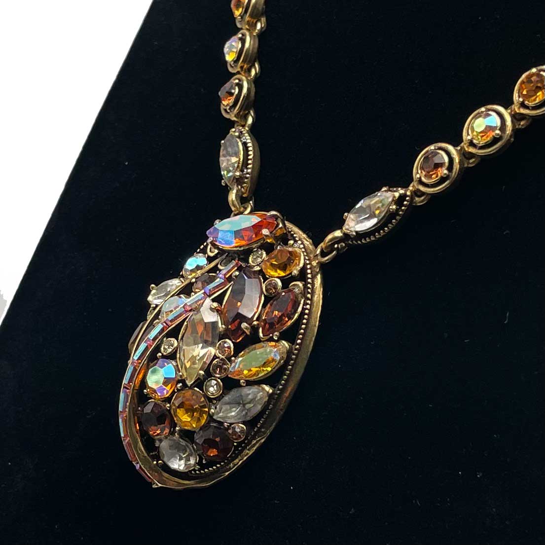 Hollycraft pendant necklace set